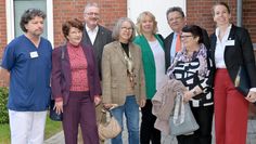 Dr. Andreas Philippi (dritter von rechts) informierte sich über ein Projekt für Patienten mit Demenz im Kreiskrankenhaus.