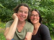 Britta Keese (links) und Ute Eickenberg wollen die Menschen mit klassischen Liedern verzaubern.