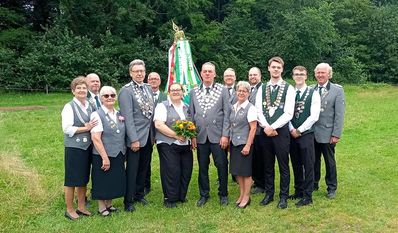 Die amtierende Königsfamilie vom Schützenverein Lilienthal freut sich sehr auf drei tolle Tage Schützenfest mit allen Mitgliedern und Bürger:innen.