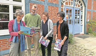 Das Team der Volkshochschule freut sich auf viele Teilnehmende in ihrem Programm.