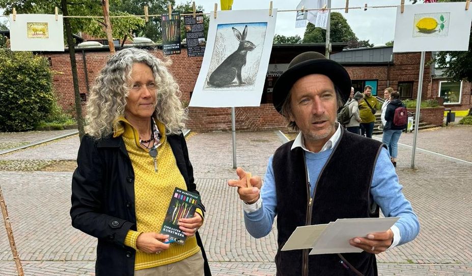 Ina und Markus Landt in ihrer „ephemeren Galerie“ in der Bergstraße.
