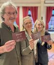 Andreas von Glahn, Sabrina Adeline Nagel und Katrin Daub freuen sich auf viele Gäste beim „Dinner for Two“