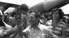 Wurden von ihren Entführern antisemitisch selektiert: die befreiten Geiseln in Entebbe.
