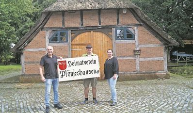 Der Vorstand des Plönjeshausener Heimatvereins (Rainer Rex, Oliver von Studnitz, Christina Hastedt)  freut sich auf zahlreiche Besucher:innen. Foto: mh