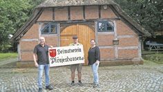 Der Vorstand des Plönjeshausener Heimatvereins (Rainer Rex, Oliver von Studnitz, Christina Hastedt)  freut sich auf zahlreiche Besucher:innen. Foto: mh