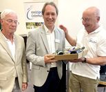 Jens Themsen wurde nach vier Jahren Vorstandsarbeit aus seinem Amt von seinem bisherigen Stellvertreter Jörg Gantzkow verabschiedet. Jürgen Linke (links) ist nun Vorsitzender des Kreissportbunds Osterholz.