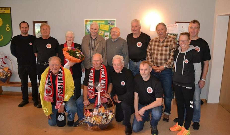 Die Afterburner freuen sich auf ihren Auftritt auf der Freilichtbühne.