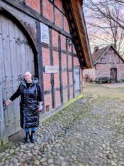 Noch ist die große Tür des Heimathauses verschlossen, doch am 1. Mai beginnt die neue Saison. Mit dabei ist die neue Vorsitzende Vivien Moritz.