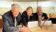Joachim Garbade, diesjähriger Präsident des Rotary Clubs Osterholz, übergab die Spenden an Ulrike Hohmann und Dr. Detlef Risch.