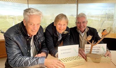 Joachim Garbade, diesjähriger Präsident des Rotary Clubs Osterholz, übergab die Spenden an Ulrike Hohmann und Dr. Detlef Risch.