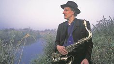 Bernd Schlott spielt mit viel Leidenschaft Mundharmonika, Altsaxofon und Klarinette.