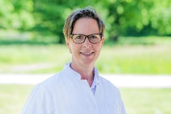 Dr. Vivien Lange