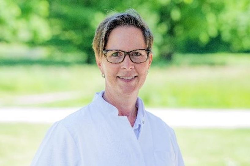 Dr. Vivien Lange