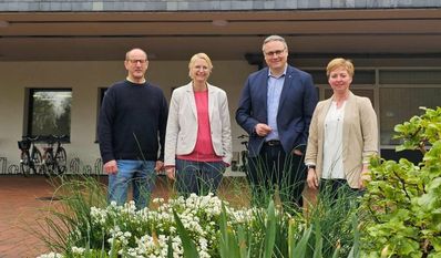 Stellten die Umbaupläne vor: Projektleiter Holger Willenbockel (v. li.), Dezernentin Dr. Silke Fricke, Landrat Marco Prietz und Christina Schultz (Leiterin Gebäudemanagement).