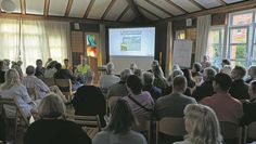 Die Bürger:innen kommen ins Gespräch mit BIG Schasto und sind interessiert an den Plänen.