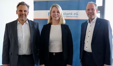 Zufriedener Vorstand (von links): Michael Kersting, Stefanie Kase und Jan Mackenberg resümierten das vergangene Geschäftsjahr aus Sicht der Volksbank.