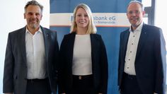 Zufriedener Vorstand (von links): Michael Kersting, Stefanie Kase und Jan Mackenberg resümierten das vergangene Geschäftsjahr aus Sicht der Volksbank.