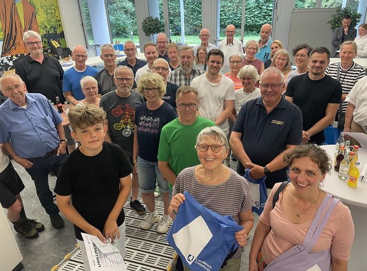 Vielradfahrerinnen und -radfahrer wurden zur Prämierung ins Kreishaus eingeladen.