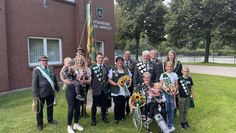 Die amtierende Königsfamilie wünscht allen Schützen ein erfolgreiches und spaßiges Schützenfest.