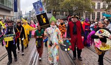Das Wetter klarte glücklicherweise kurz vor Beginn des Umzugs auf, sodass alle Teilnehmenden die Veranstaltung genossen konnten.