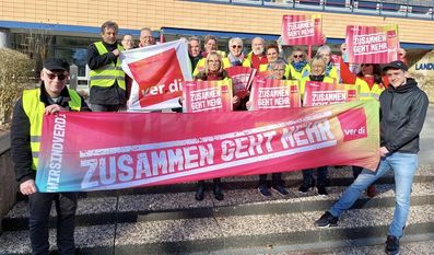 Beschäftigte aus verschiedenen Branchen streikten an mehreren Tagen vor dem Kreishaus in Osterholz-Scharmbeck.