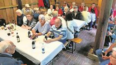 Kutenholz (red). Im Ortsteil Mulsum feierte der Sozialverband VdK Ortsverband Mulsum ein Grillfest an der Moorschutzhütte in Hohenmoor. Der VdK-Vorsitzende Nils Meyer bedankte sich bei allen Beteiligten fürs Erscheinen. Der Vorsitzende des Heimat- und Kulturvereins Hans-Wilhelm Tiedemann war eingeladen, um über die Moorschutzhütte und das frühere Leben zu berichten. Auch eine Führung durch den Moorlehrpfad wurde angeboten. Am Ende ließen die Teilnehmenden den tag mit Getränken und gegrilltem ausklingen.