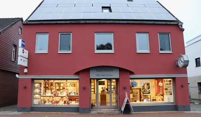 Vollmann Optik Uhren Schmuck, seit 25 Jahren in der Hindenburgstraße 36.