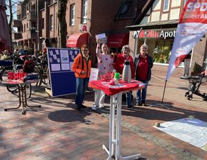 Fraueninformationsstand: Beate Liebe, Emily Vescovi, Anne Deutsch, Karin Meyer