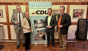 Landtag Marco Prietz, Kristin Harms, Dirk Stelling und Helmut Dammann-Tamke beim Grogabend der CDU.