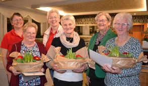 Petra Baack und Nore Häusler freuen sich zusammen mit Anja Söhl über die Ehrungen im DRK Ortsverein Hollen.
