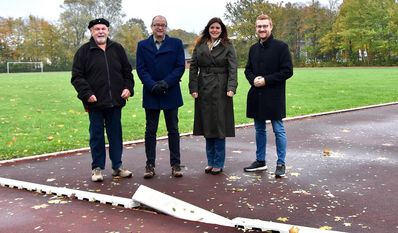 (v. l.) Jochen Hake, Celine Holst, Dirk Stelling und Reinhard Bussenius verwiesen auf Chancen für die Stadt.