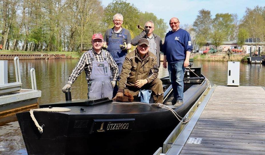 Freuen sich, dass es wieder losgeht: Klaus Feldmann, Carsten Platz, Matthias Mahnke,Heiner Köhnken und Ulf Frantzke von den Adolphsdorfern Torfschiffern.