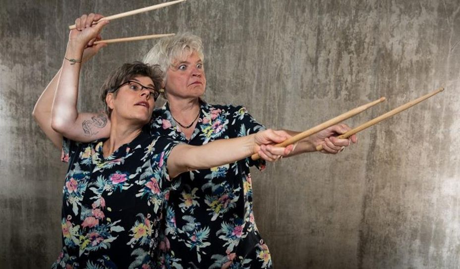 Das Duo ist im Cultimo bereits gut bekannt und steht für gehaltvollen Wortwitz und überraschende musikalische Einfälle.