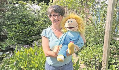 Rika und Marta freuen sich darauf, viele neue Kinder mit ihren Familien kennenzulernen.