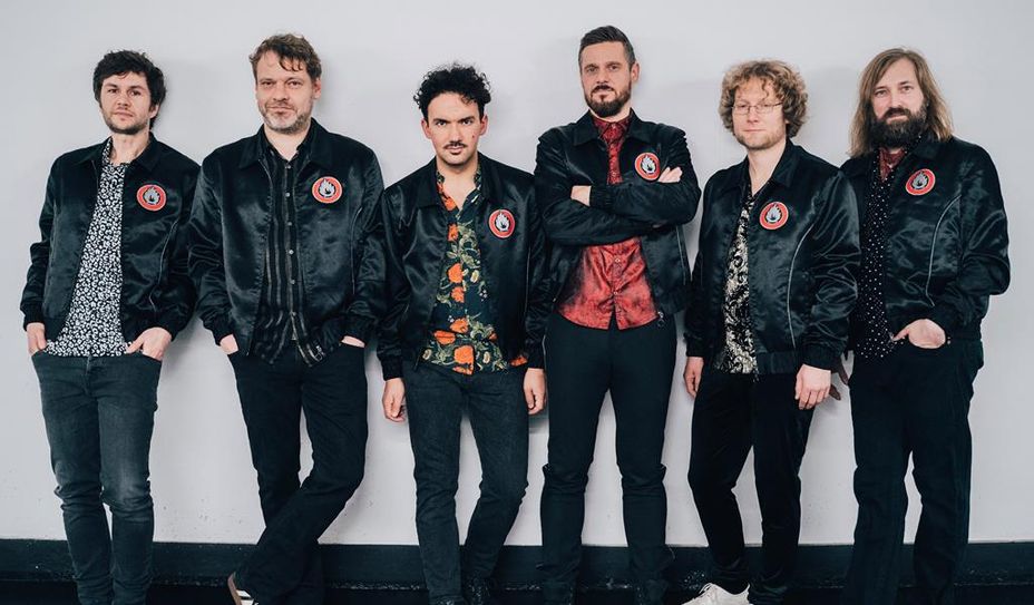 Die Band hat bereits einige Male bei der Veranstaltung auf der Freilichtbühne gespielt.