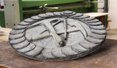 Rainer Prigge (links) freut sich auf die künftige Zusammenarbeit mit Marcel Stoops und zeigt mit dem Zusammenschluss vollstes Vertrauen in den Dachdeckermeister.