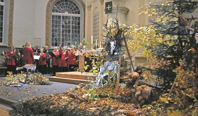 Sehr stimmungsvoll und mit musikalischer Unterstützung fand der Gottesdienst in der St. Liborius Kirche statt.