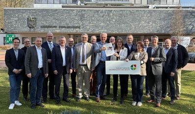 Zahlreiche Vertreter der Landwirtschaftskammer, der Landwirtschaft, der beteiligten Landkreise, der Politik sowie des Koordinationszentrums Moorbodenschutz und des Regionalmanagements waren anwesend.