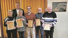 Hambergen (eb). Bei der Jahreshauptversammlung des TV Hambergen blickte der Vorsitzende Uwe Brandhorst auf die besonderen Veranstaltungen im vergangenen Jahr zurück. Zudem wurden mehrere Mitglieder für 25, 40 und 50 Jahre Mitgliedschaft geehrt werden. Bei den Wahlen wurde Rena Behrendt zu zweiten Vorsitzenden ernannt. Im vergangenen Jahr war dieses Amt nicht besetzt.
Am Ende gab Brandhorst noch bekannt, dass die Beiträge im kommenden Jahr erhöht werden sollen. Wie und in welcher Höhe das geschehen soll, sei noch nicht geklärt.