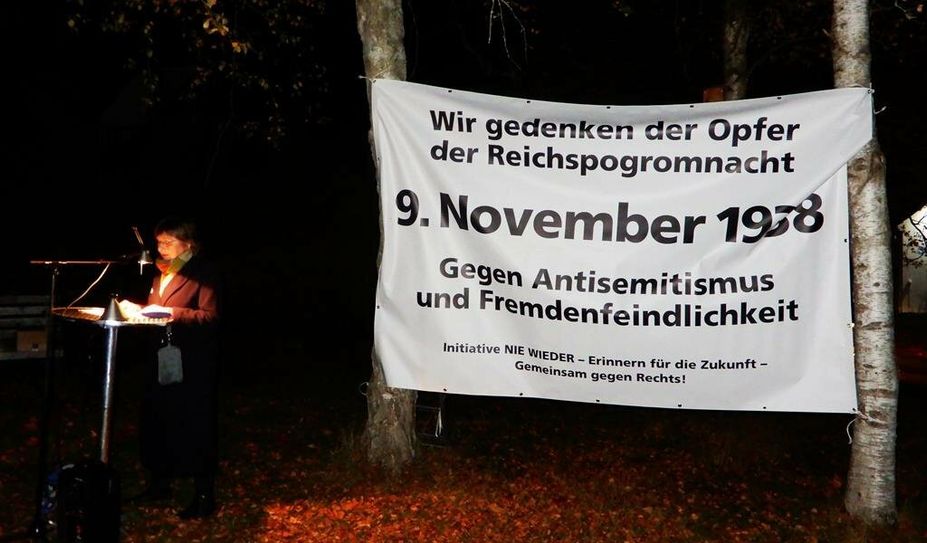 Die Worpsweder Initiative „Nie Wieder“ gedenkt jedes Jahr der jüdischen Opfer auf dem Rosa Abraham Platz, auch in diesem.