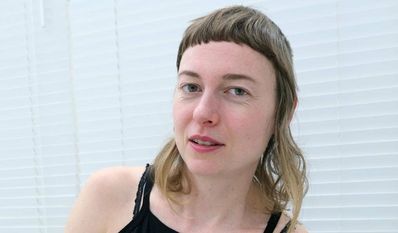 Die Gewinnerin des Stipendiums Julia Kliehmann freut sich mit Menschen in den Austausch zu gehen.