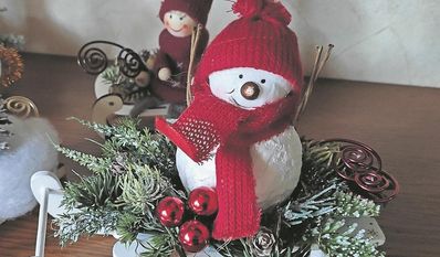 Kleine Dekofiguren verwandeln jedes Wohnzimmer in eine Winterlandschaft.