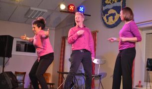 Die Darsteller von „Instant Impro“ sind bekannt für ihren Witz und ihre Spontanität.