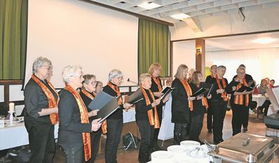 Der Landfrauenchor sang verschiedene Lieder als Einstimmung auf einen sehr informativen Vortrag.