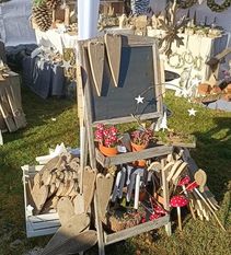 Verschiedene Dekorationsartikel können von den Besuchenden erworben werden.