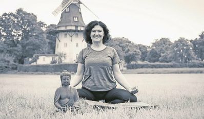 Romila Wendelken vermittelt gekonnt ihre Yoga-Kenntnisse weiter.