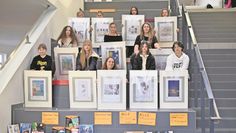 Die Gewinner:innen bekamen von Sponsoren Sachspenden, darunter Schwimmbad- und Kinogutscheine, Kreativstes und Kunstbücher.