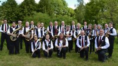 De Blasmusikerinnen und -musiker bringen eine festliche Stimmung nach Lamstedt.