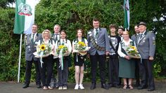 Das neue Königshaus des Schützenverein Hollen präsentiert sich stolz