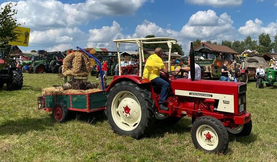 Der Erntefestumzug startet dieses Jahr in der Weide „Sandhauser Moor“, die Aufstellung erfolgt ab ab 12 Uhr.